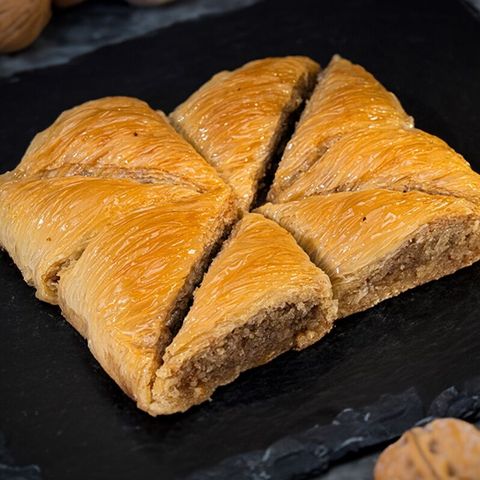 Cevizli Piramit Baklava – Kilimli Baklava